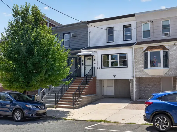 46 East 44th Street image 1 of 32