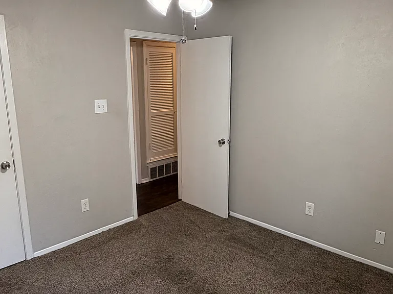 1005 Fairfax Ct — Photo 11
