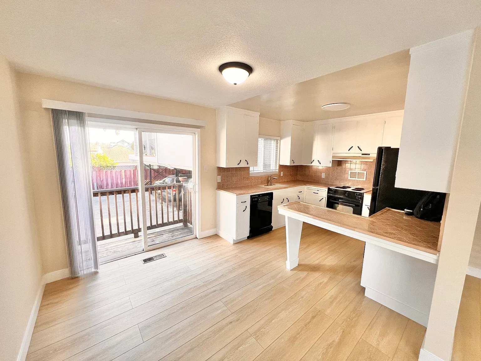 2 bed, 850 sqft, $3,500 — Photo 3