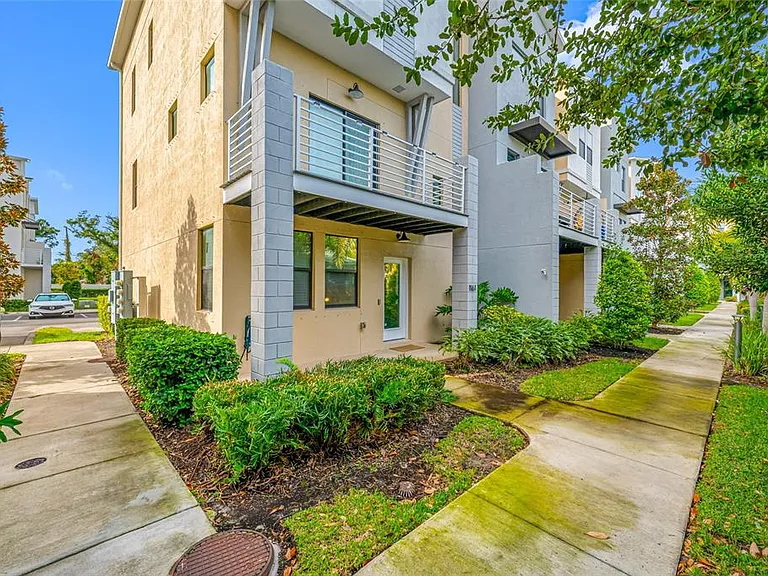1171 25th Ln N — Photo 3