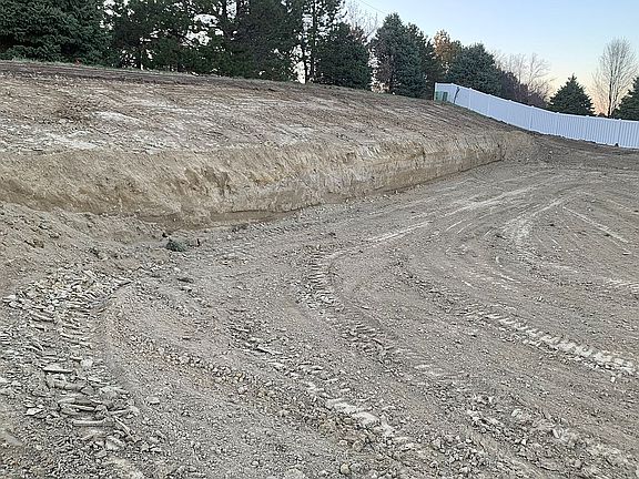 5th image of 17817 Holmes Cir