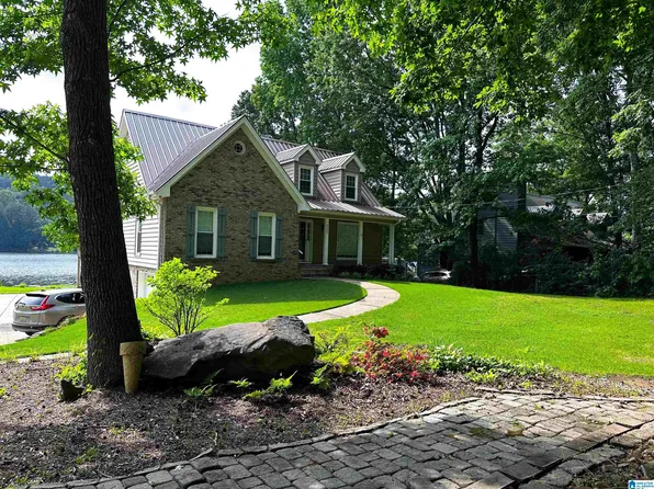 8390 Emerald Lake Dr E, Pinson, AL 35126