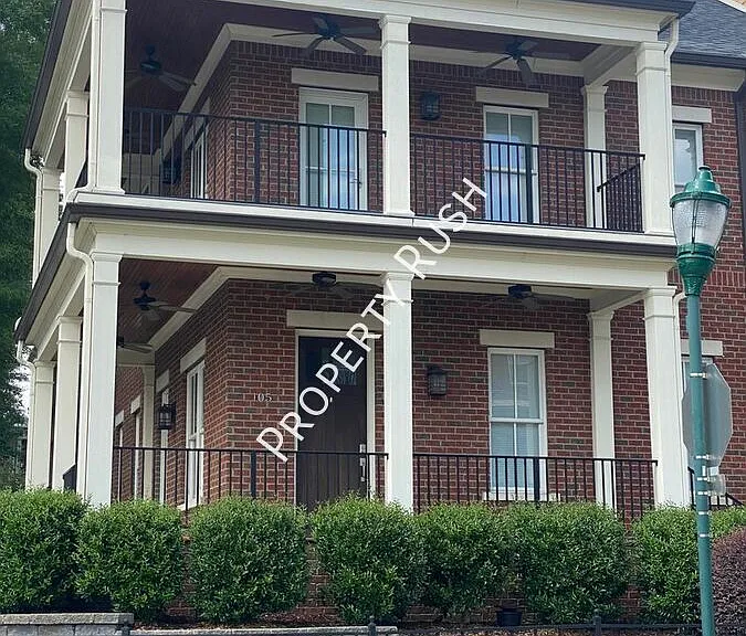 105 E 3rd St — Photo 3