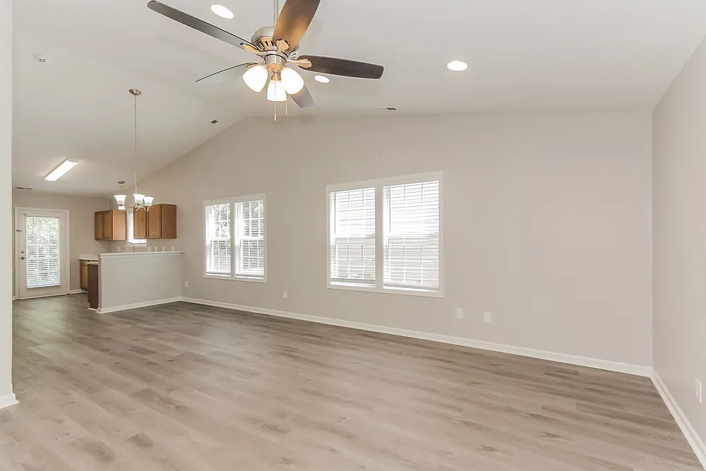 3 bed, 2.0 bath, 1222 sqft, $1,770 — Photo 4