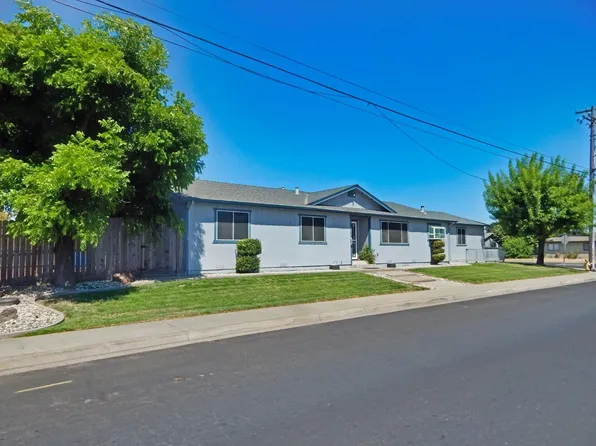 6445 8th St, Riverbank, CA 95367