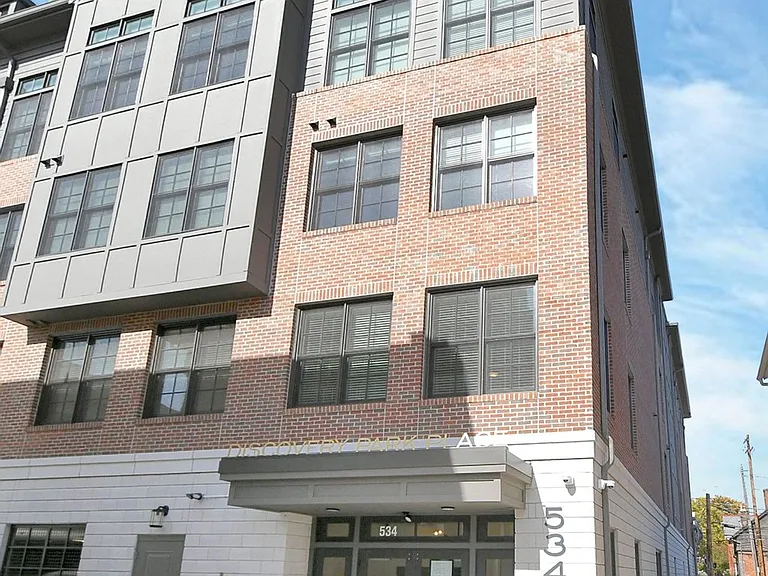 Beautiful luxury apartments available close to downtown! — Photo 2