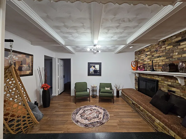 Laurel Canyon Dr — Photo 7