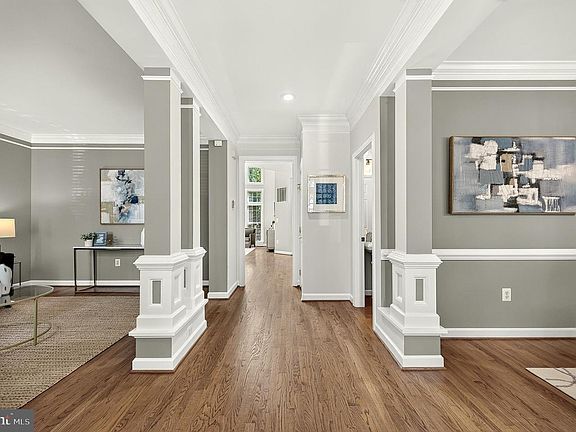3rd image of 10103 Farr Oak Pl
