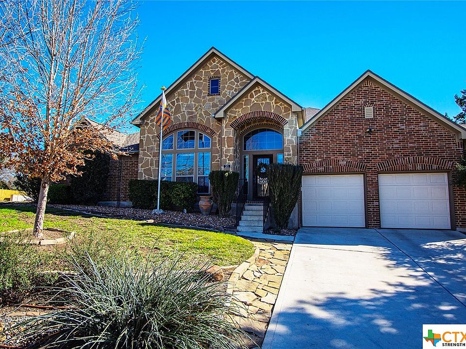 1st image of 301 Oak Cv