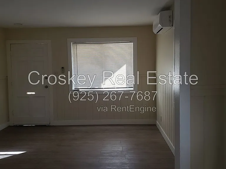 332 W Tregallas Rd — Photo 3