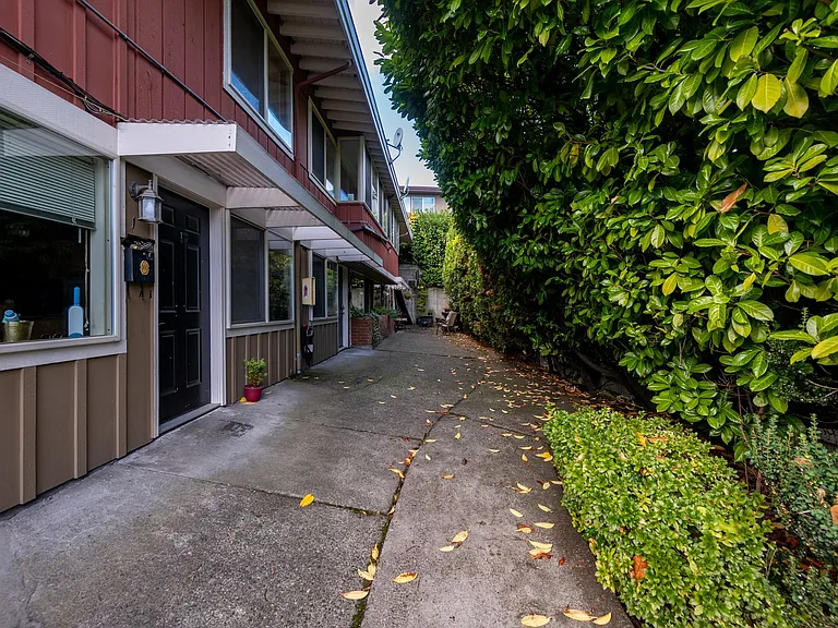 3015 Queen Anne Ave N. — Photo 2