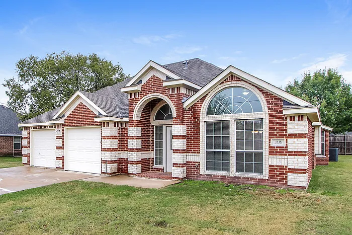 1618 Allen Dr — Photo 3