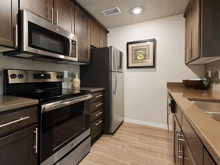 K-Ten Place Apartments — Photo 2