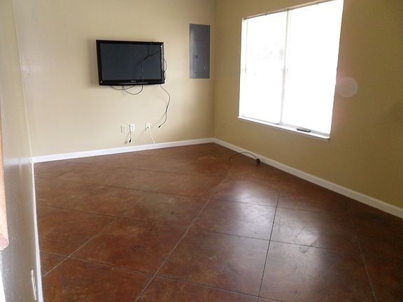 5th image of 107 Burley Ave