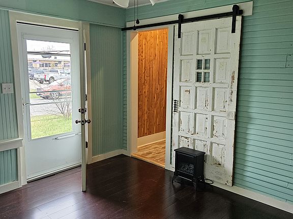 3rd image of 215 E 11th St #A