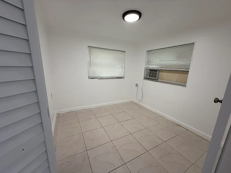 3705 SW 13th Ct #1-5 — Photo 3