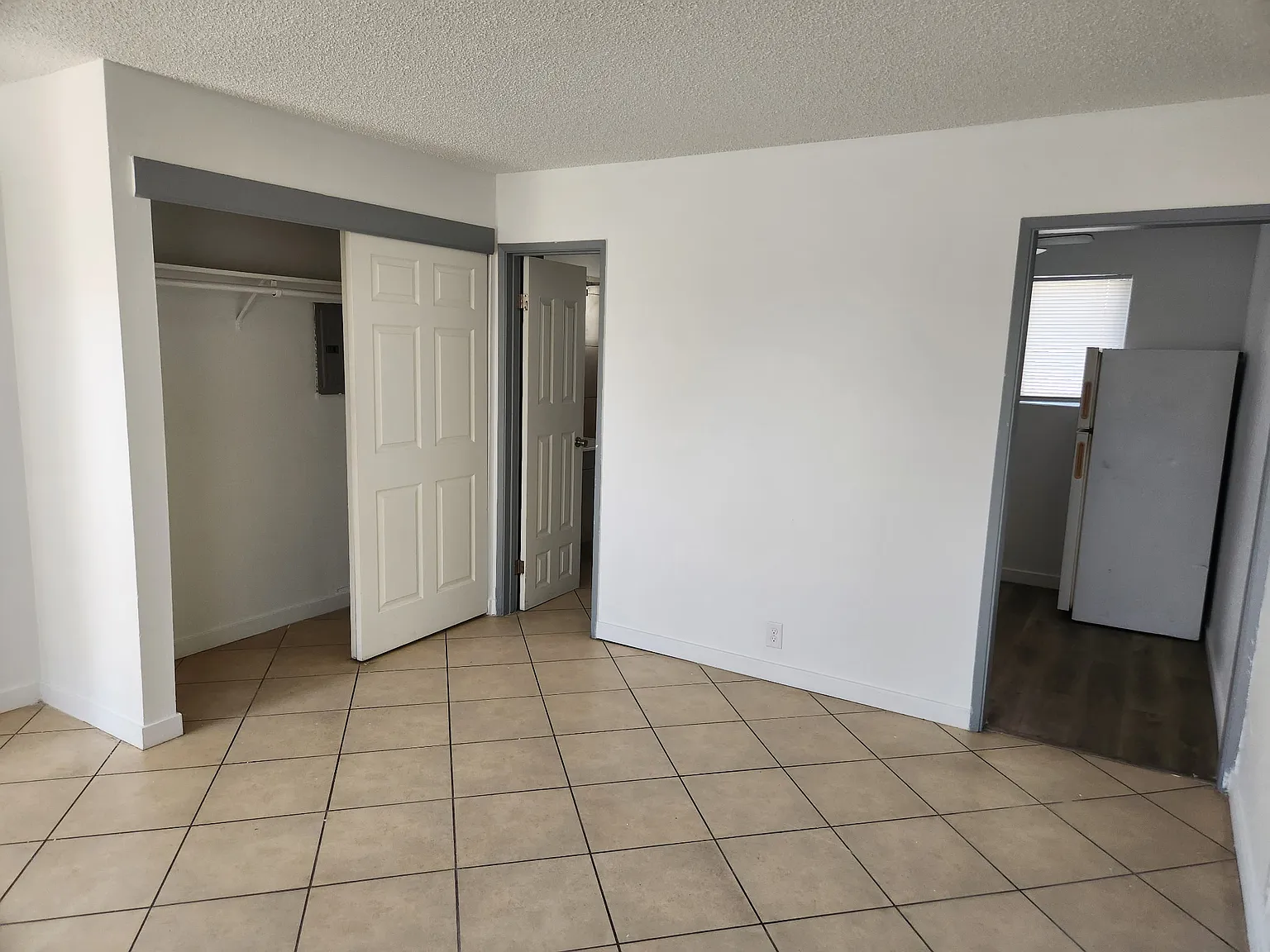 Studio, $800 — Photo 3