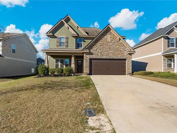 103 Red Oak Pl, Smiths Station, AL 36877