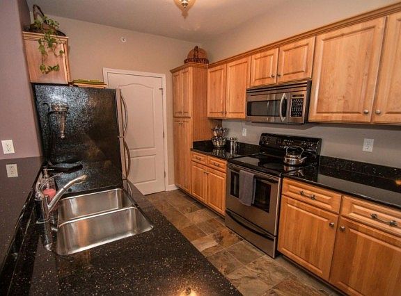 4th image of 1619 N Farwell Ave APT 205
