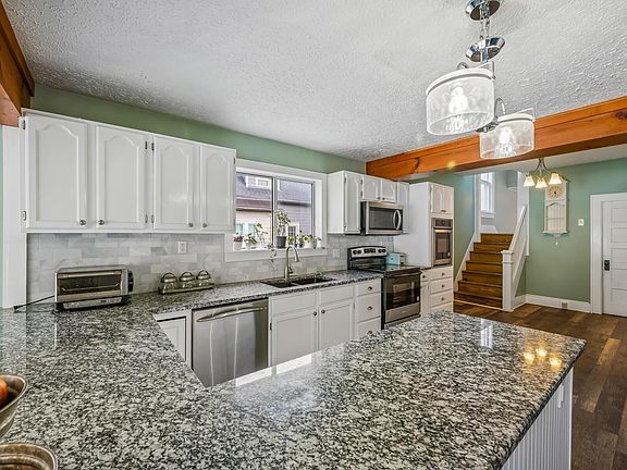 4th image of 111 Campbell St