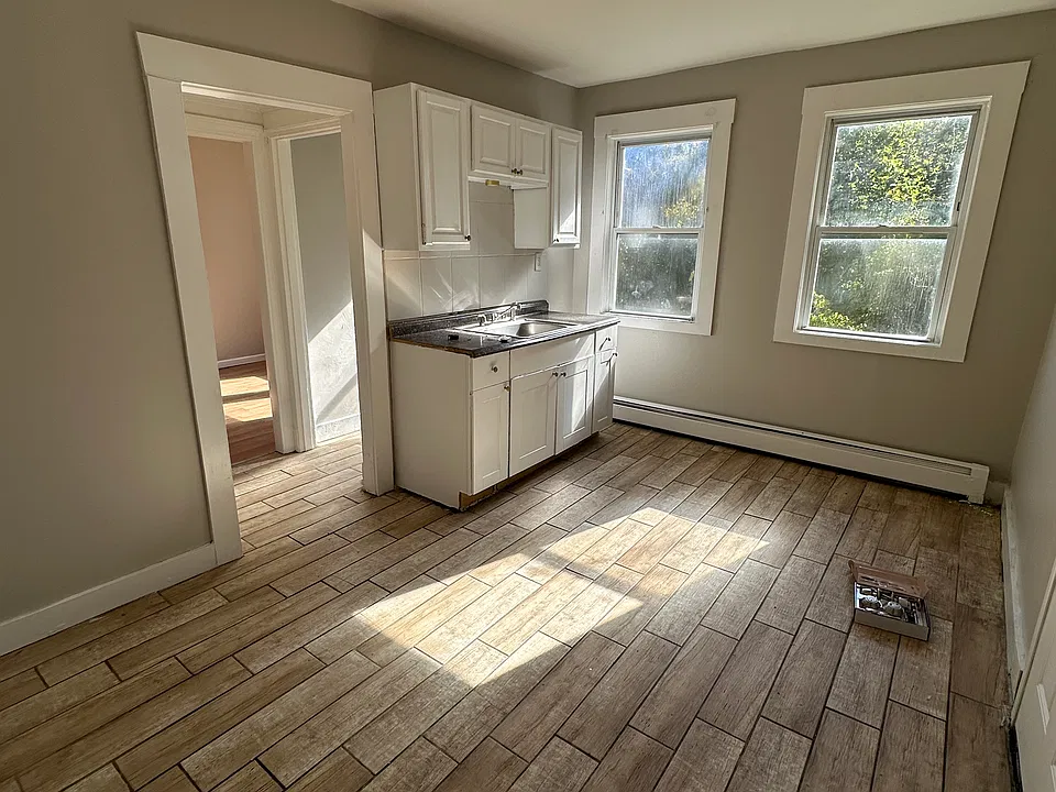 147 Plaza Ave #3