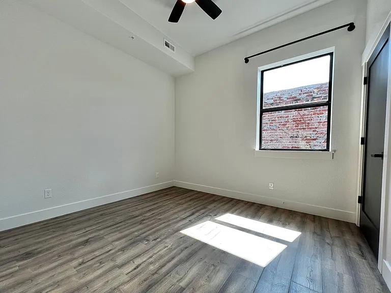 400 N Garfield Ave #202 — Photo 18