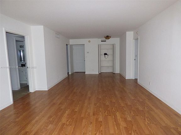 3rd image of 100 Bayview Dr APT 303