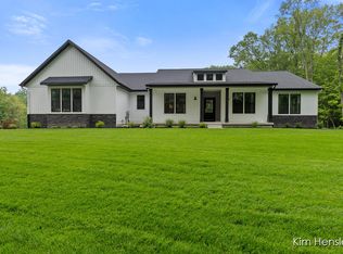 2867 Kissing Ridge Ct SE, Lowell, MI 49331