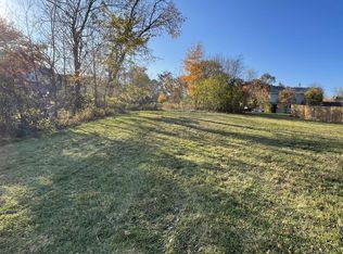 1152 Lawrence Dr, Mundelein, IL