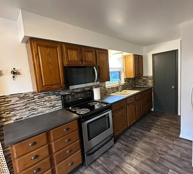 12131 N Shores Blvd — Photo 4