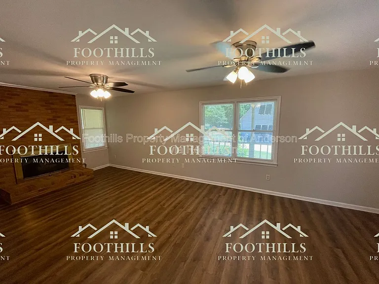 214 Keithwood Dr — Photo 2