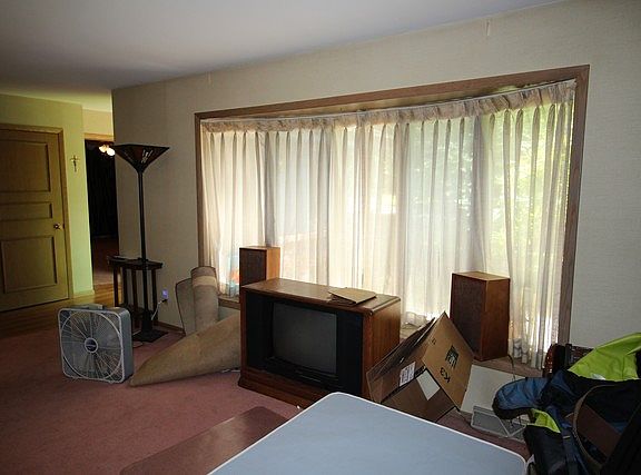 3rd image of 2195 Kensington Dr