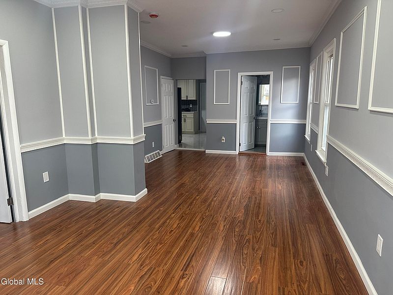 3rd image of 729 Cutler Street