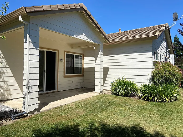 1030 Thompson Cir — Photo 18