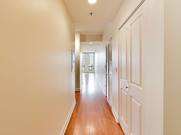 3rd image of 1400 S Michigan Ave APT 1806