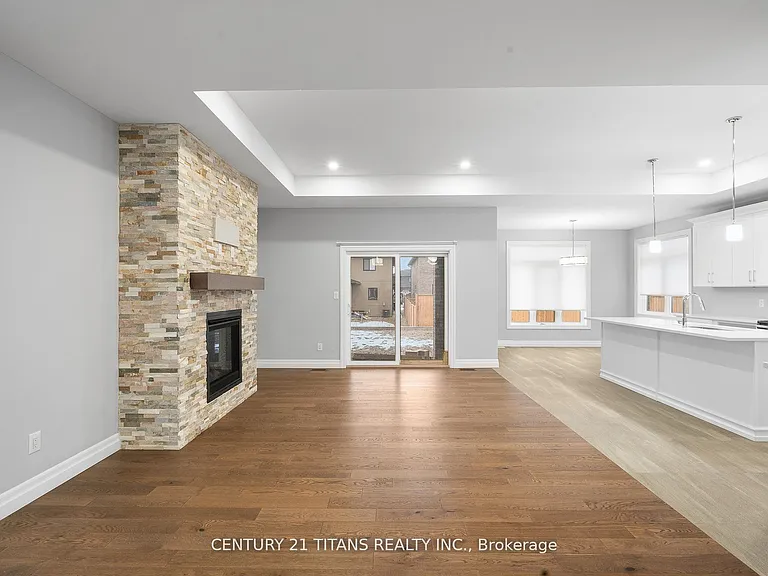 19 Tracy Dr — Photo 8