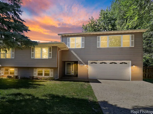 1340 Cary Rd, Algonquin, IL 60102