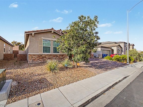 3rd image of 512 Shimmering Sands Ave