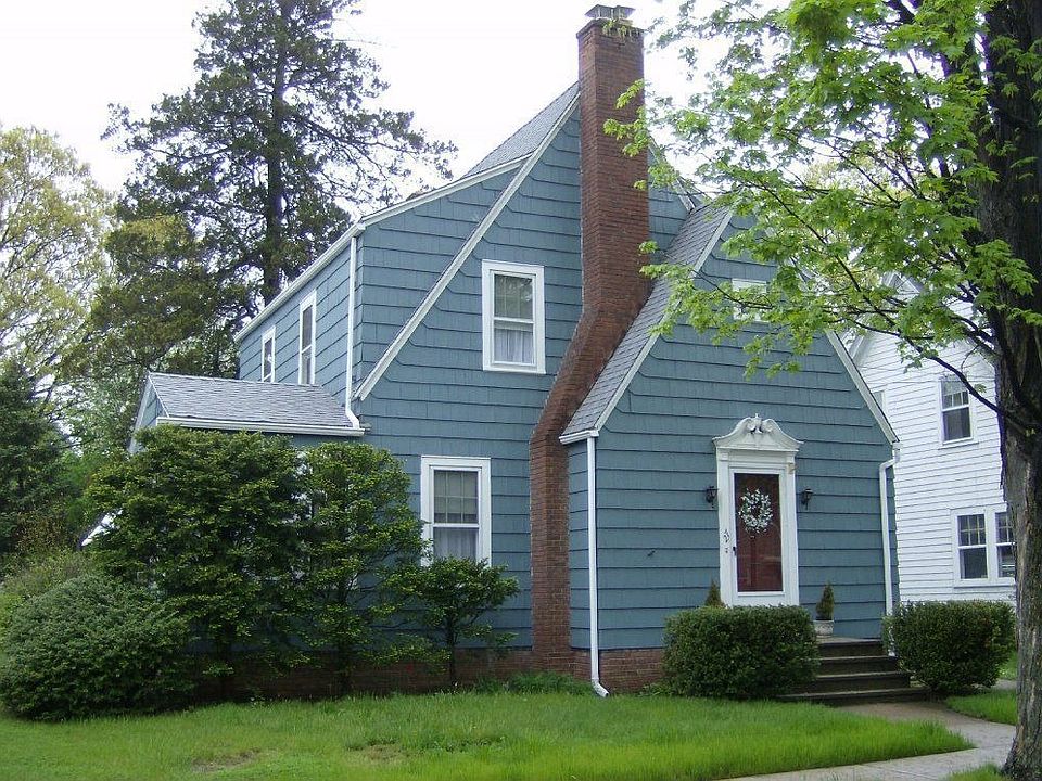 For Sale: 27 Manor Street, Hamden, CT 06517
