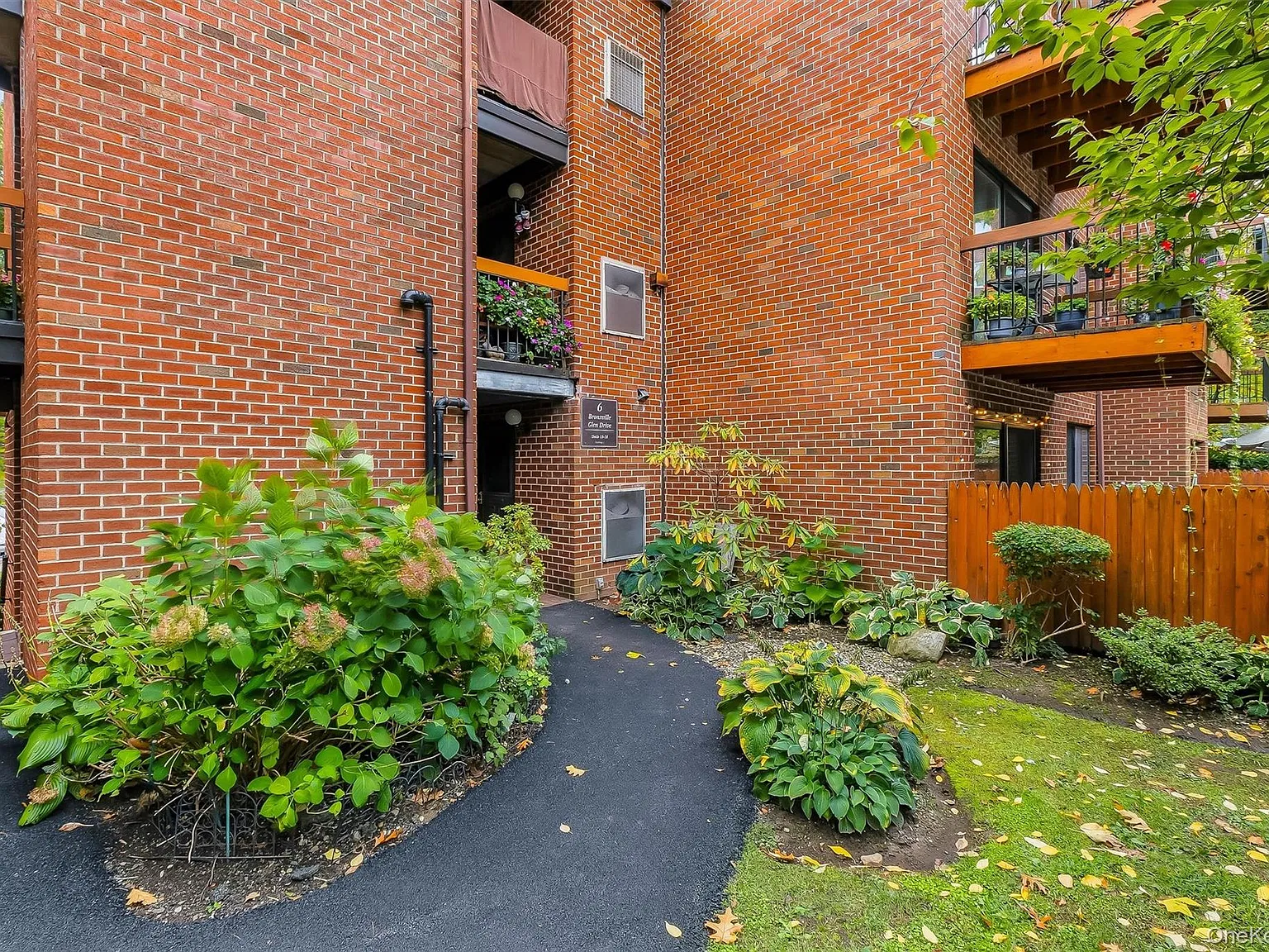 2 bed, 1.5 bath, 1100 sqft, $3,800 — Photo 3