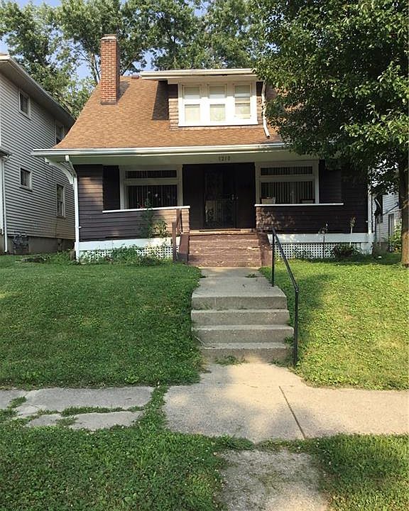 1st image of 1210 Everett Dr
