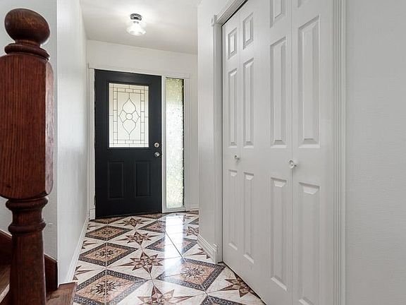5th image of 105 Candlewick Dr SE