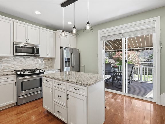 5th image of 351 Woodruff St