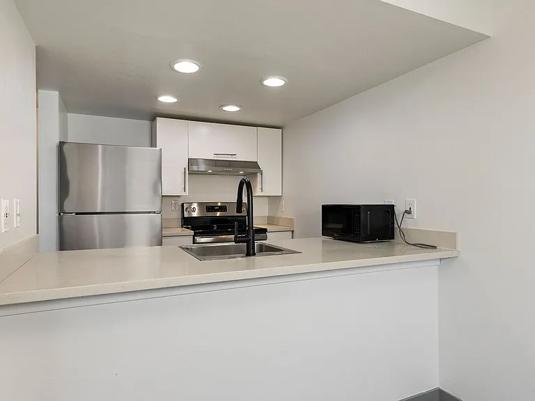 Seattle View Apartments — Photo 36