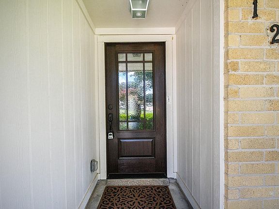 4th image of 1215 Pinecroft Dr
