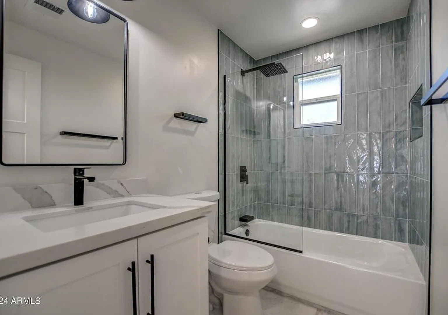 Stunning updated Townhome minutes to ASU campus available October 1st. 2 Bedroom, 1 bathroom comp... — Photo 4