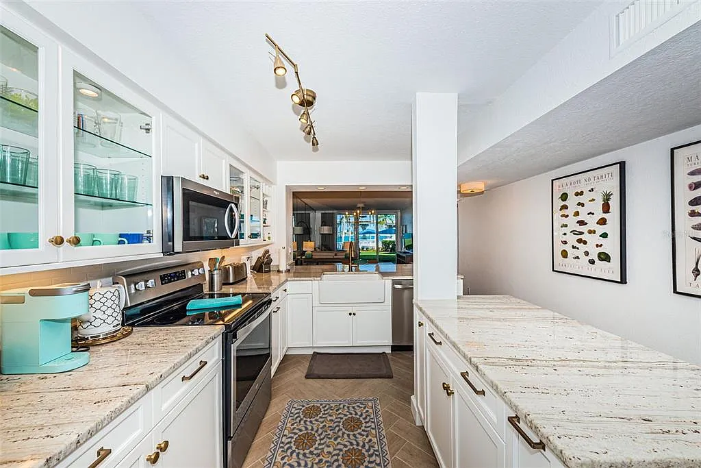 2 bed, 2.0 bath, 1080 sqft, $3,500 — Photo 2