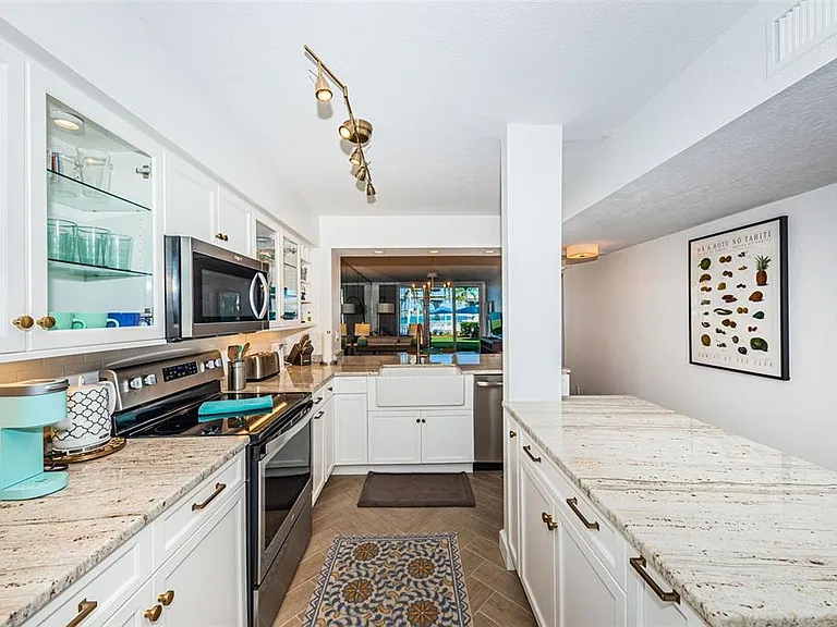 5901 Bahia Del Mar Cir #122 — Photo 2
