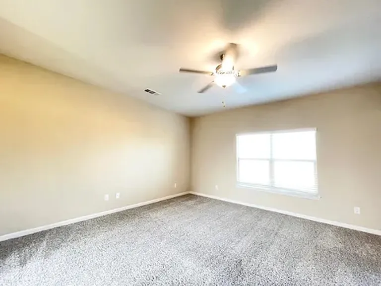1702 Sandalwood Way — Photo 4
