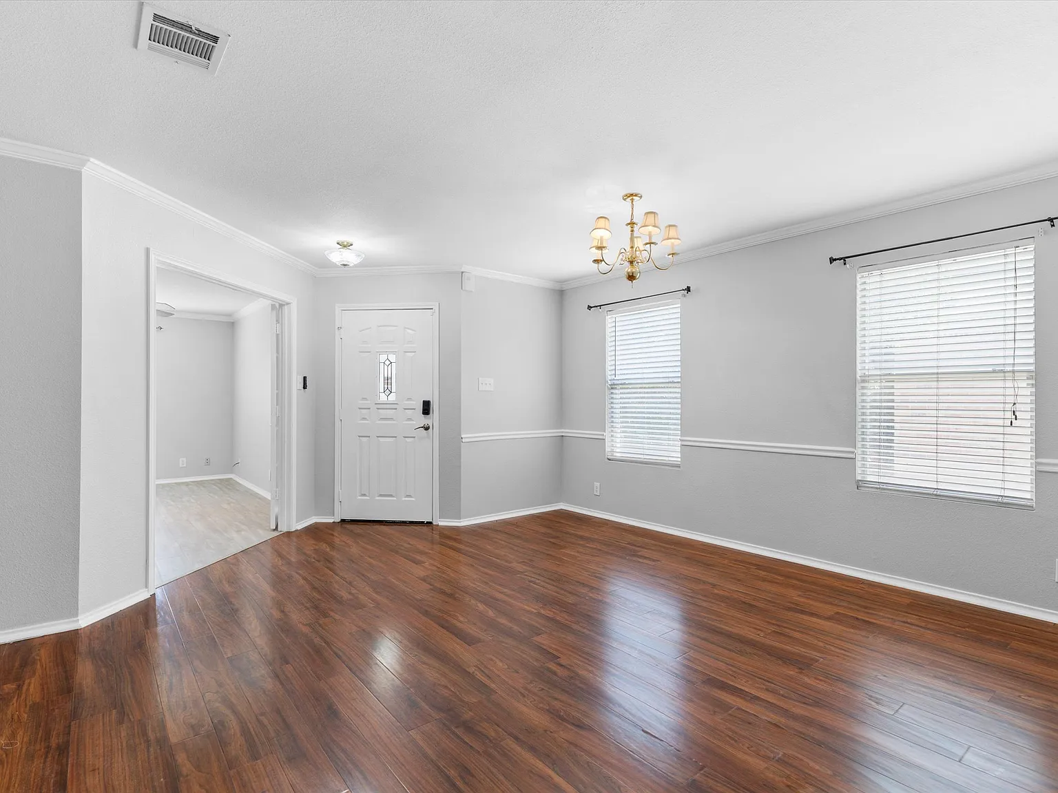 3 bed, 2005 sqft, $1,700 — Photo 2